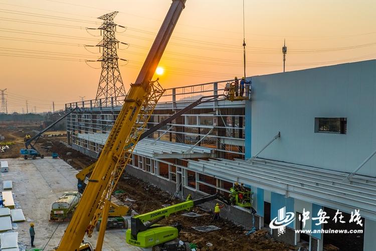 安徽蕪湖:光伏儲能超級工廠建設(shè)忙